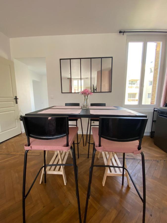 Pink Cosy Apartment Лувие Екстериор снимка