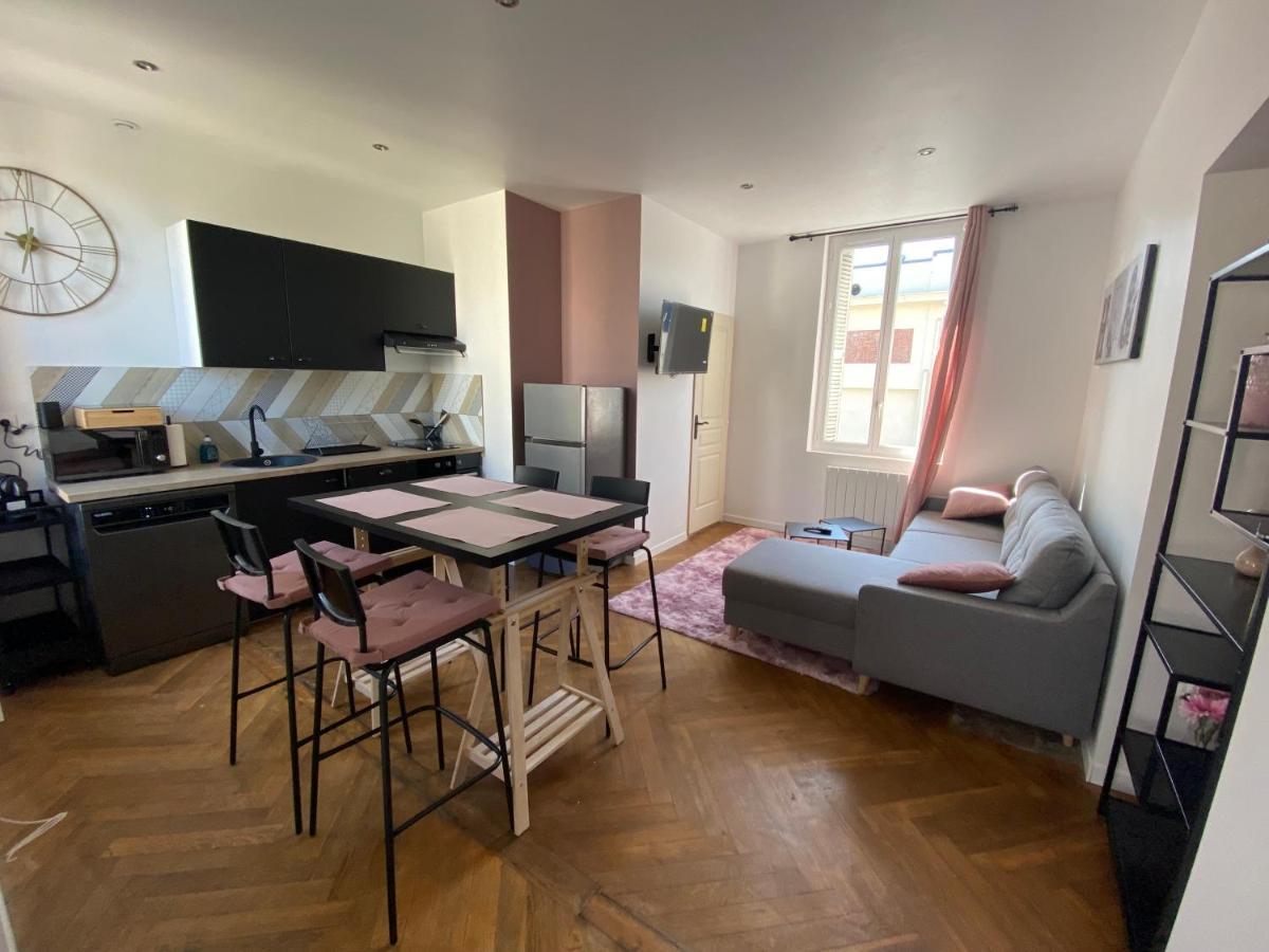 Pink Cosy Apartment Лувие Екстериор снимка