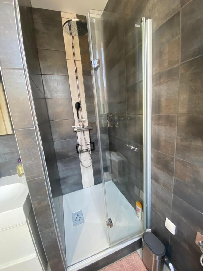 Pink Cosy Apartment Лувие Екстериор снимка