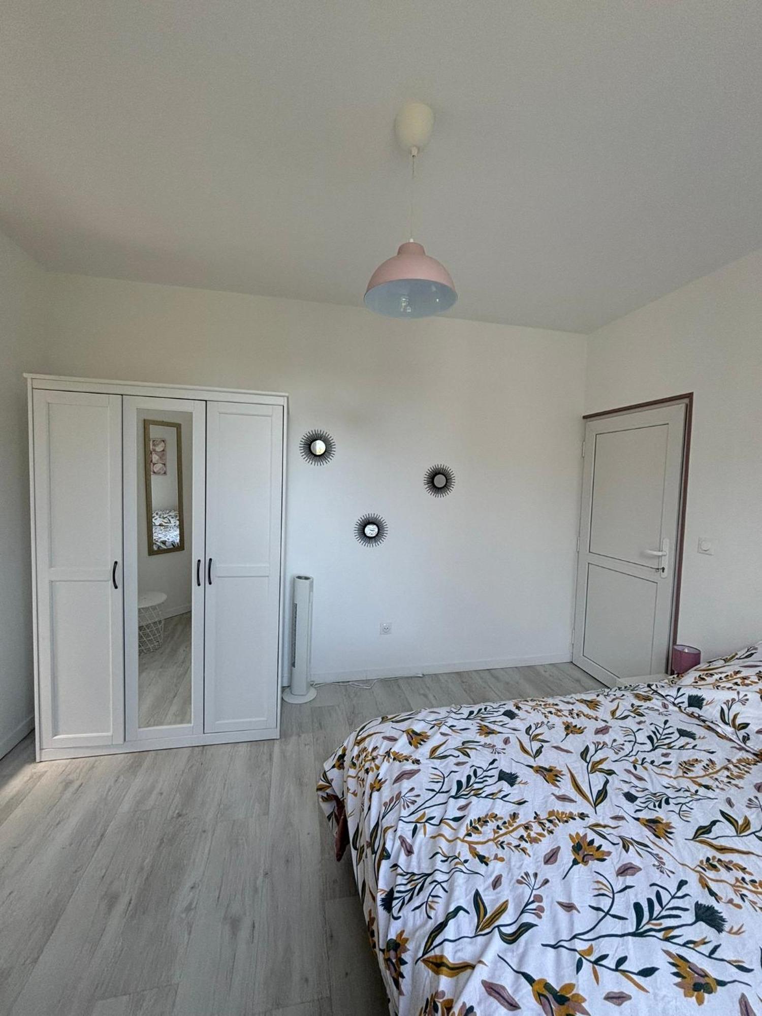 Pink Cosy Apartment Лувие Екстериор снимка