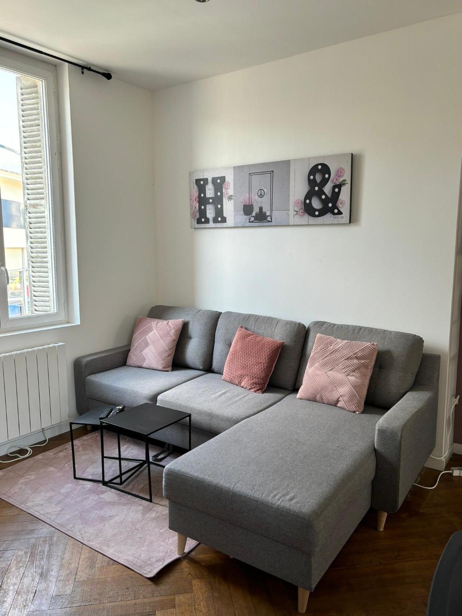 Pink Cosy Apartment Лувие Екстериор снимка