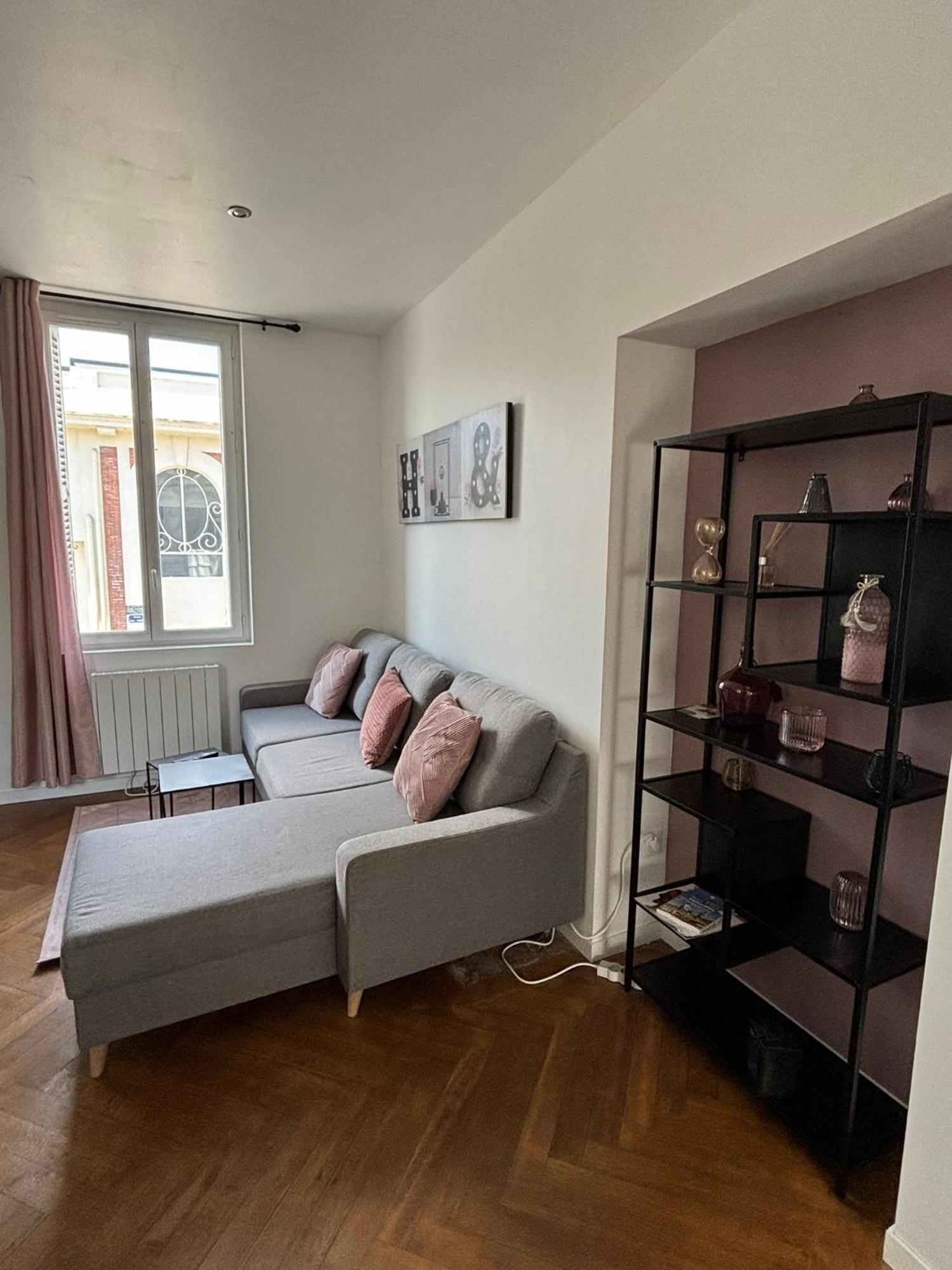 Pink Cosy Apartment Лувие Екстериор снимка