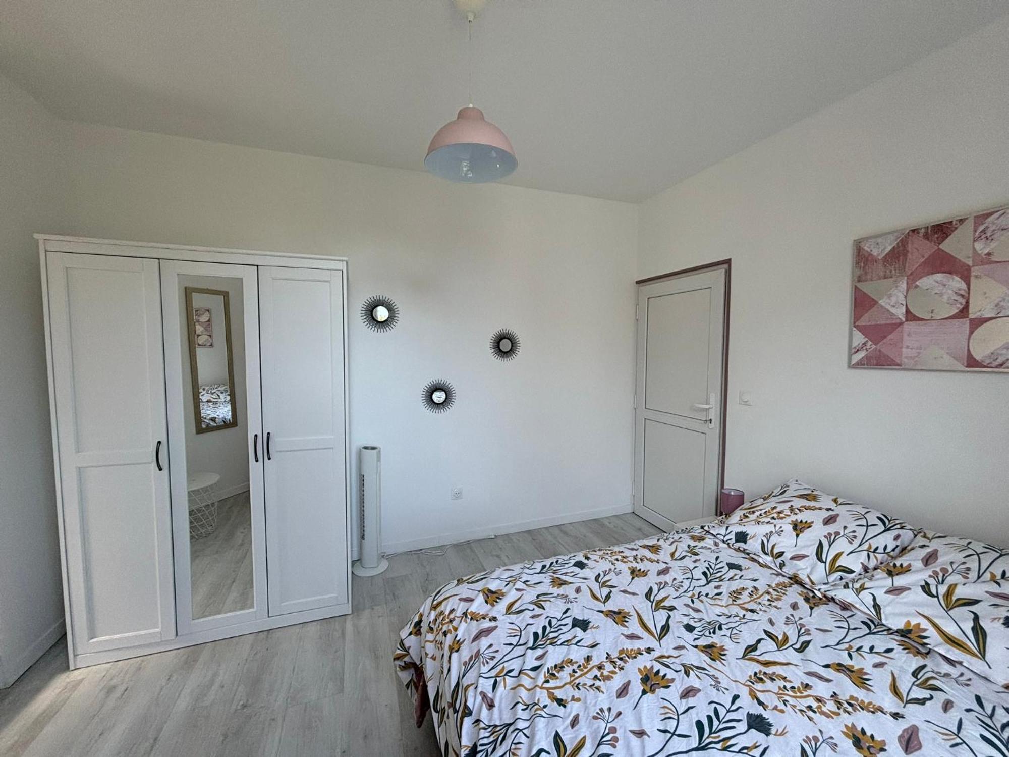 Pink Cosy Apartment Лувие Екстериор снимка